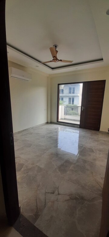 Room in 4 BHK Builder Floor at Sector 43 – for Rent
