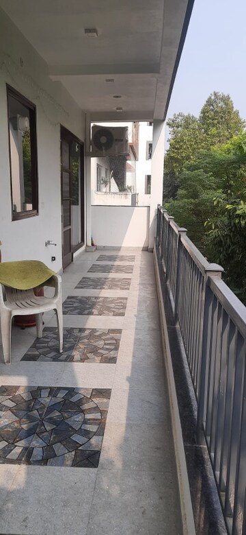 Balcony in 4 BHK Builder Floor at Sector 43 – for Rent