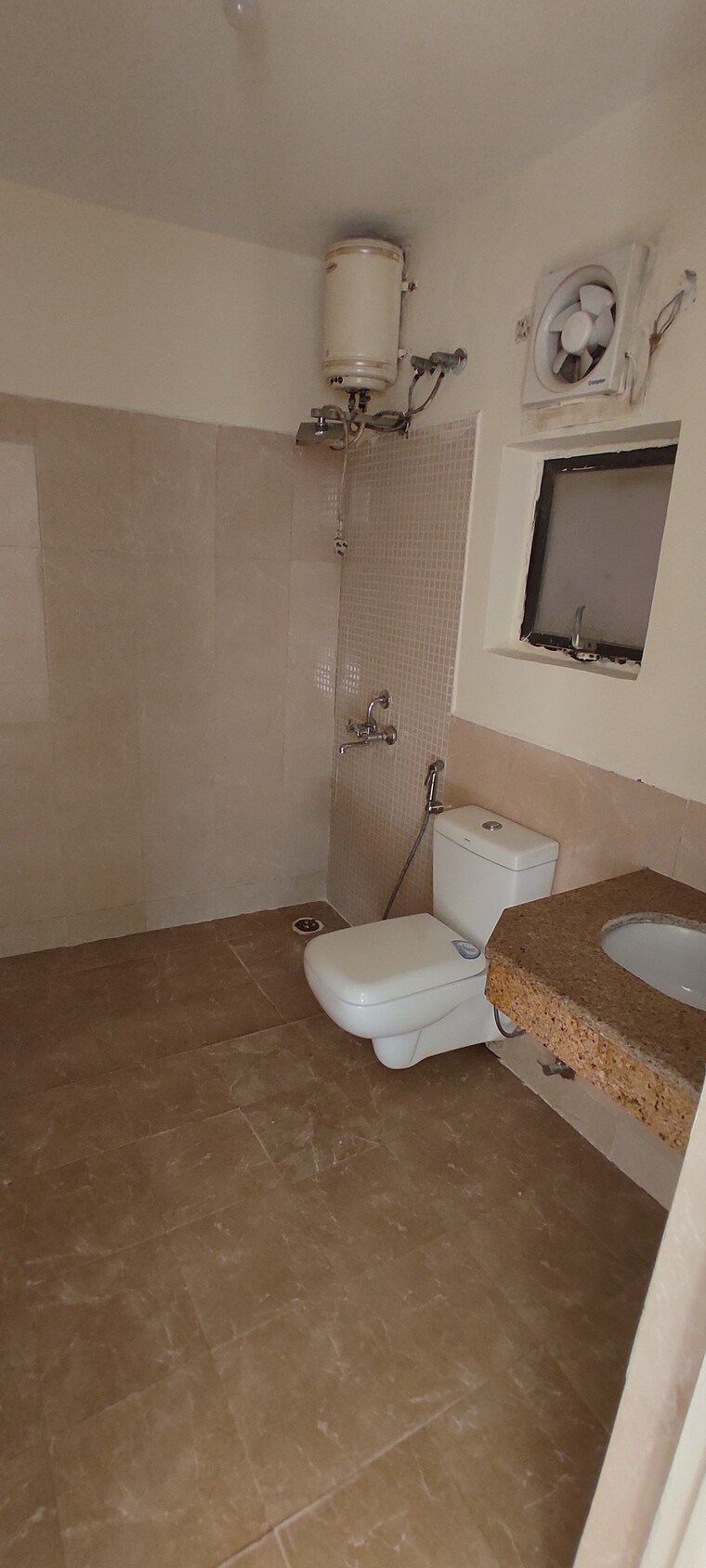 Bathroom, umang-summer-palms 3 Bedroom 1576 Sq.Ft. Apartment In Sector 86 Faridabad 8775414