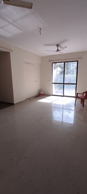 Room in 3 BHK Apartment at Umang Summer Palms, Sector 86 – for Sale