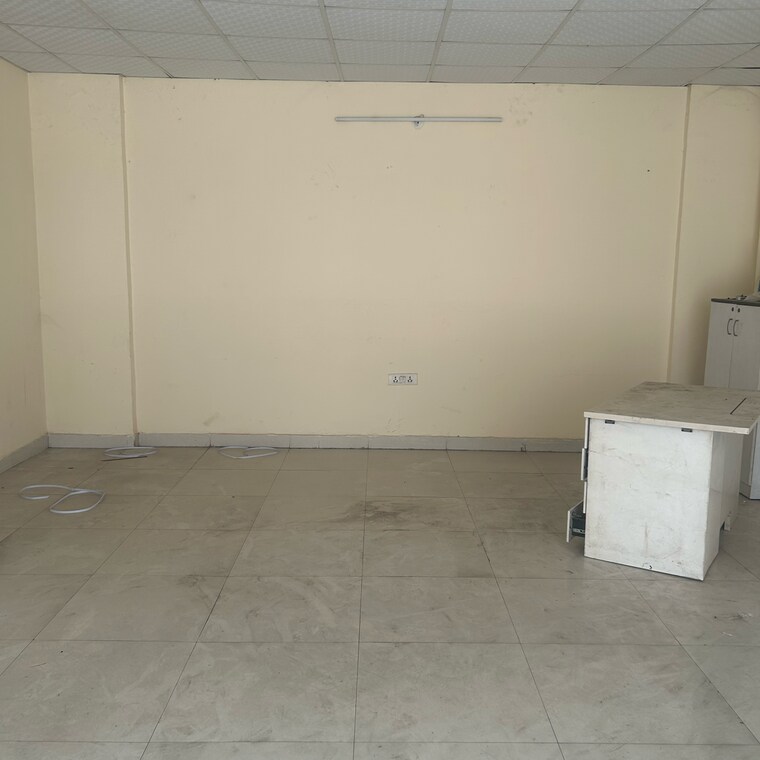 Room, sector 61 Commercial Shop 380 Sq.Ft. In Sector 61 Sonipat 8775412
