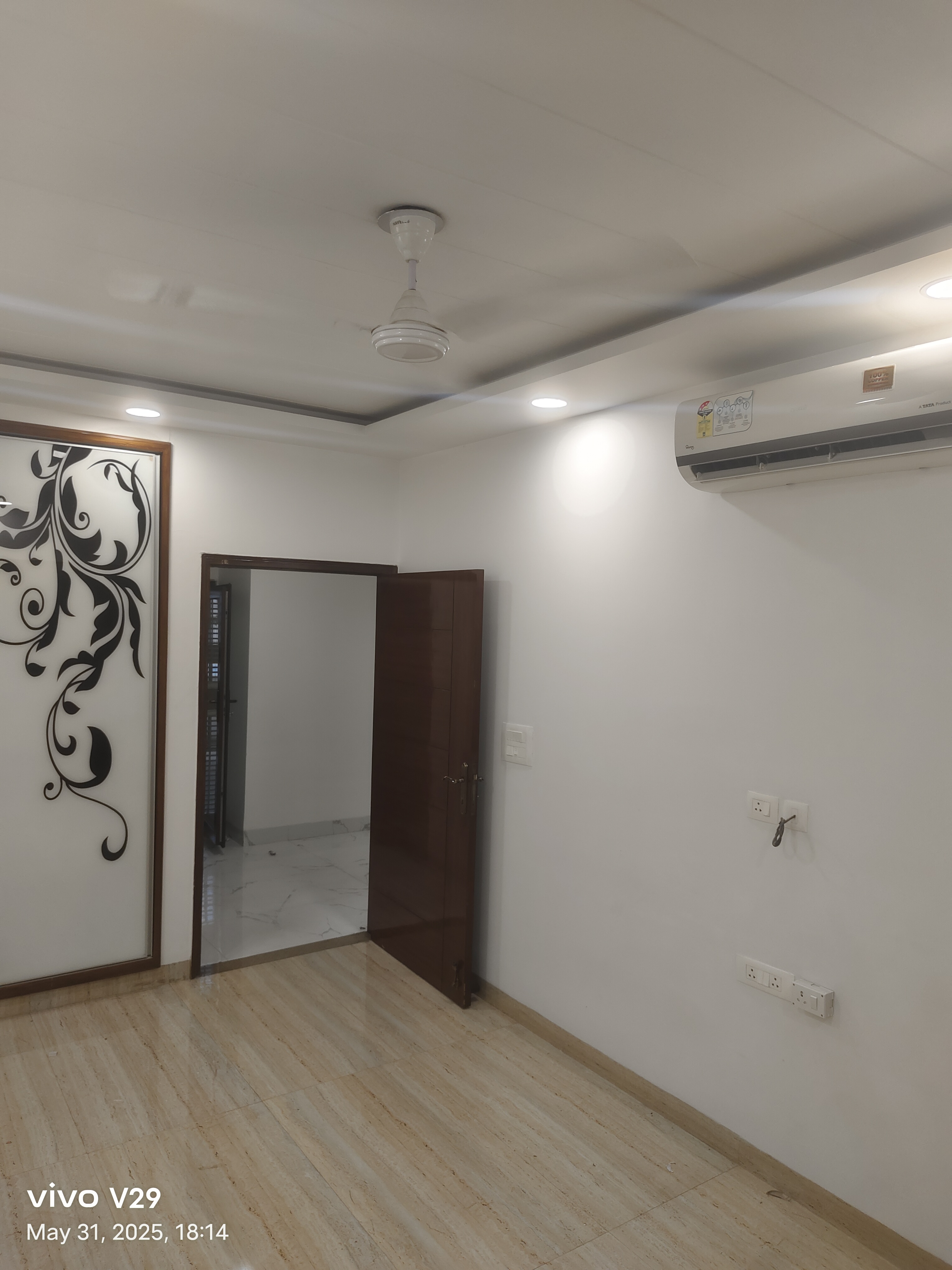 4 BHK + Pooja Room Apartment For Rent in Unitech South City 1