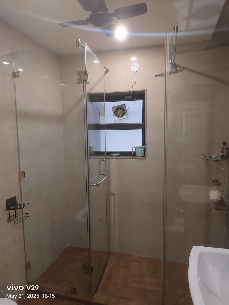 Bathroom, unitech-south-city-1 4 Bedroom 500 Sq.Yd. Apartment In South City 1 Gurgaon 8775447