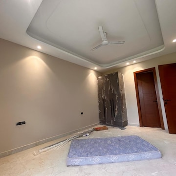 Room in 4 BHK Builder Floor at Vasant Kunj – for Sale