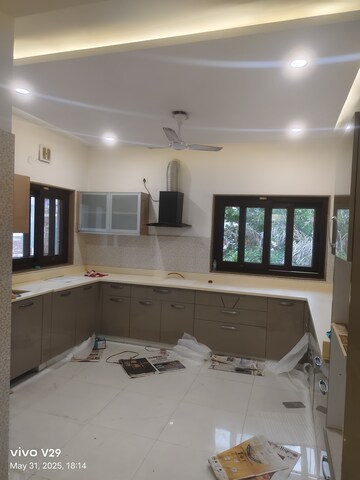 Master Bedroom in 4 BHK Apartment at Unitech South City 1, South City 1 – for Rent