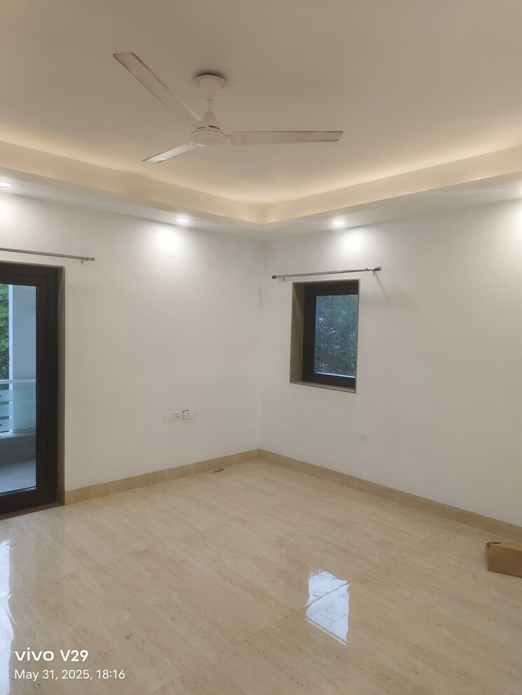 Room, unitech-south-city-1 4 Bedroom 500 Sq.Yd. Apartment In South City 1 Gurgaon 8775447