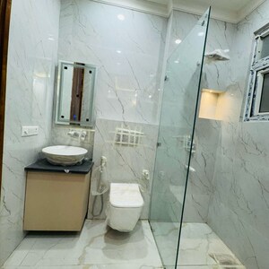 Bathroom in 4 BHK Builder Floor at SS Mayfield Gardens, Mayfield Garden – for Sale