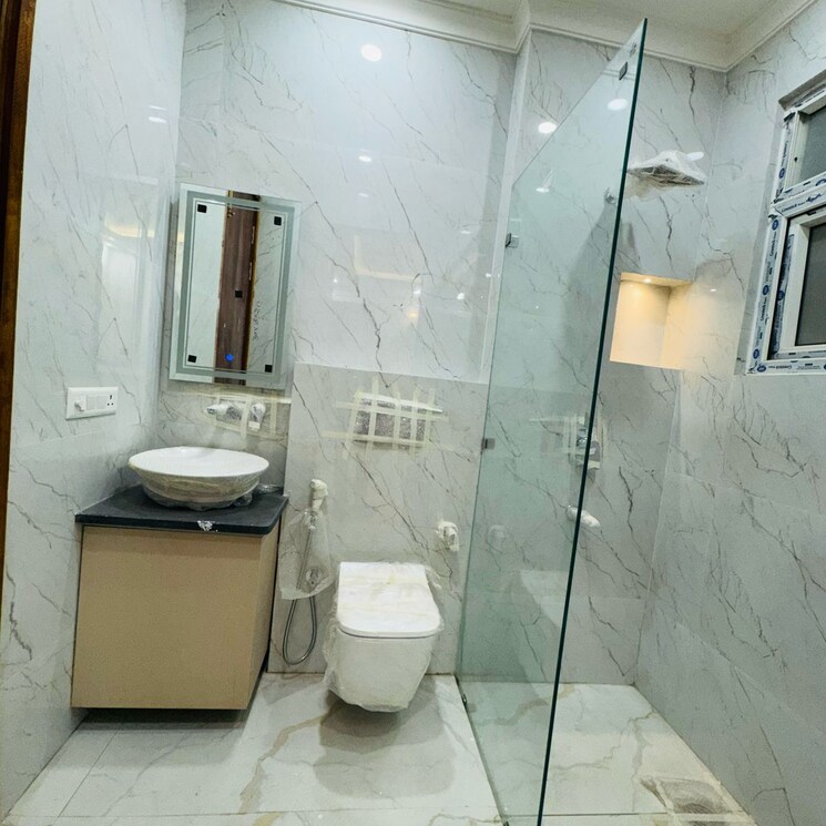 Bathroom, ss-mayfield-gardens 4 Bedroom 300 Sq.Yd. Builder Floor In Mayfield Garden Gurgaon 8775443