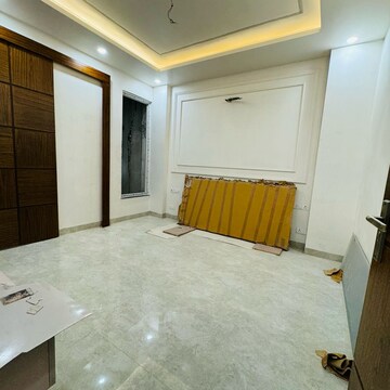 Room in 4 BHK Builder Floor at SS Mayfield Gardens, Mayfield Garden – for Sale