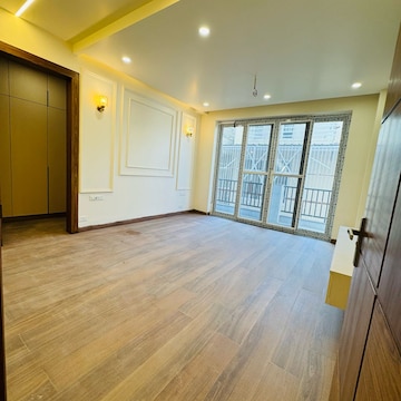 Room in 4 BHK Builder Floor at SS Mayfield Gardens, Mayfield Garden – for Sale