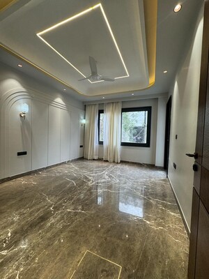 Room in 4 BHK Builder Floor at SS Southend Floors, South City 2 – for Sale