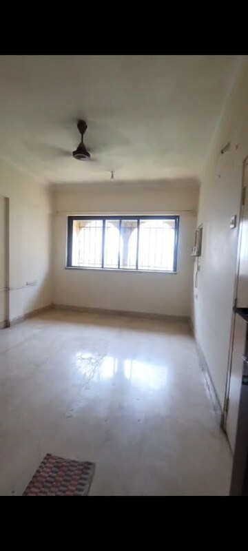 Room in 3 BHK Apartment at Shiv Parvati Apartments Andheri, Andheri West – for Rent
