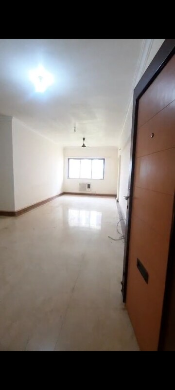 Room in 3 BHK Apartment at Shiv Parvati Apartments Andheri, Andheri West – for Rent