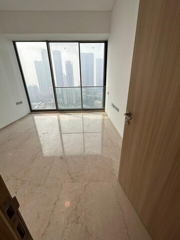 Room in 4 BHK Apartment at Rustomjee Crown, Prabhadevi – for Rent