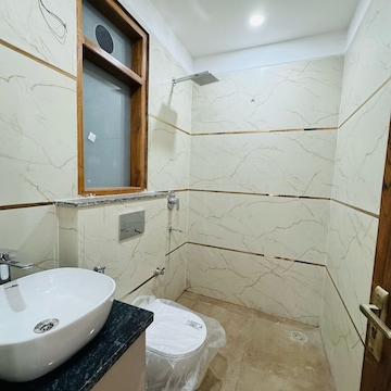 Bathroom in 3 BHK Builder Floor at SS Mayfield Gardens, Mayfield Garden – for Sale