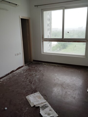 Room in 3 BHK Apartment at Mapsko Mount Ville, Sector 79 – for Rent