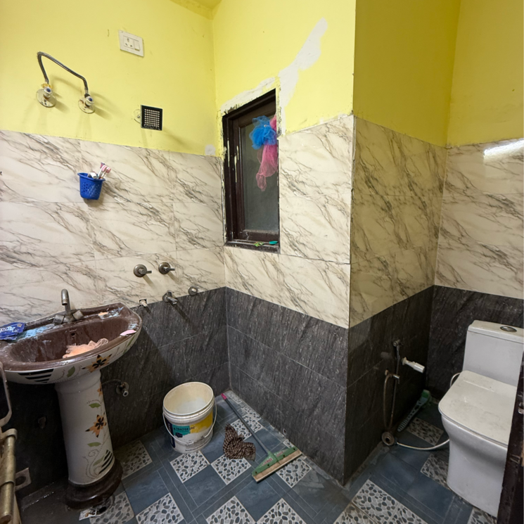 Attached Bathroom, sector 63a 2.5 Bedroom 700 Sq.Ft. Builder Floor In Sector 63a Noida 8775520