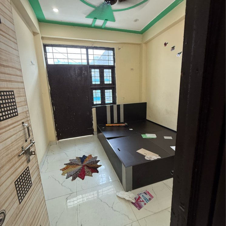 Room, sector 63a 2.5 Bedroom 700 Sq.Ft. Builder Floor In Sector 63a Noida 8775520