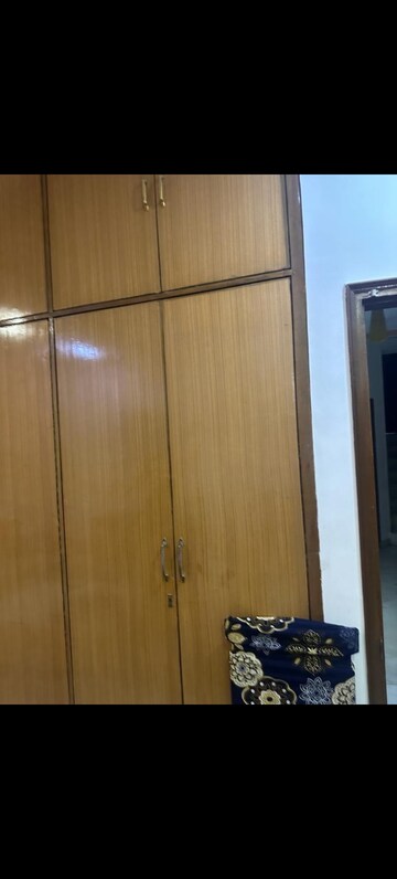 Furnished Amenities in 3 BHK Builder Floor at Kailash Colony – for Rent