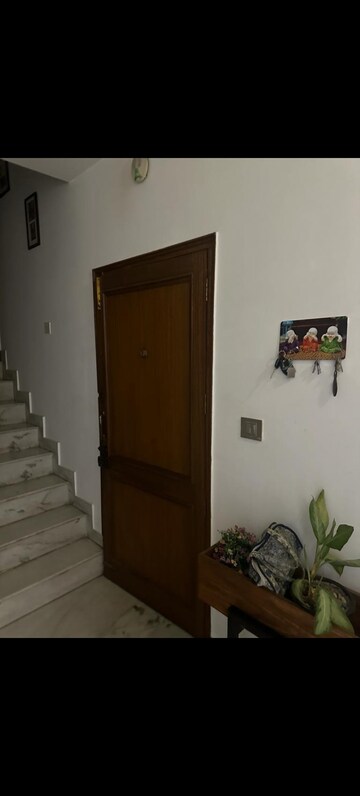 Furnished Amenities in 3 BHK Builder Floor at Kailash Colony – for Rent