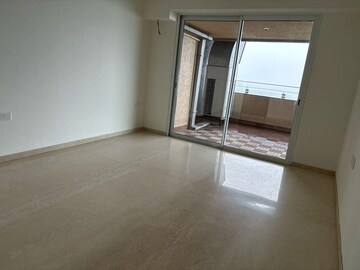 Room in 3 BHK Apartment at Lokhandwala Minerva Mahalaxmi, Mahalaxmi – for Rent