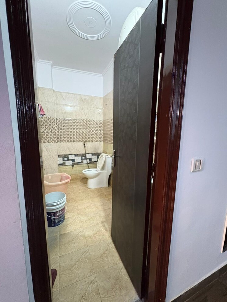 Bathroom, gyan khand ii 3 Bedroom 1560 Sq.Ft. Builder Floor In Gyan Khand ii Ghaziabad 8775616