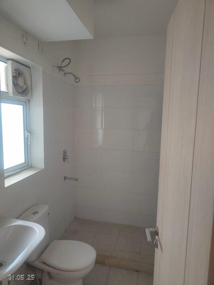 Bathroom, dlf-new-town-heights-iii 4 Bedroom 2230 Sq.Ft. Apartment In Sector 91 Gurgaon 8775608