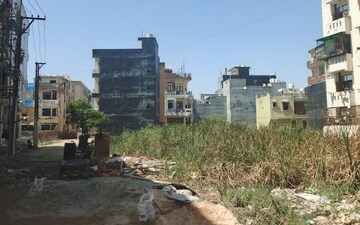 Plot For Sale in RWA Apartments Sector 93, Sector 93