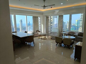 Team Area in 3 BHK Apartment at Indiabulls Blu, Worli – for Rent