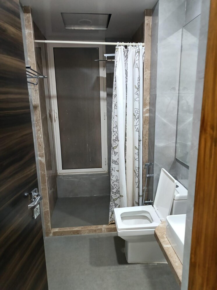 Bathroom, indiabulls-blu 3 Bedroom 1577 Sq.Ft. Apartment In Worli Mumbai 8775640