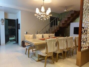 Team Area in 3 BHK Builder Floor at Pitampura – for Sale