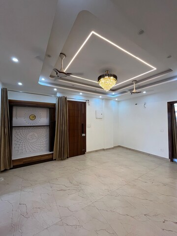 Room in 3 BHK Builder Floor at Pathribagh – for Sale