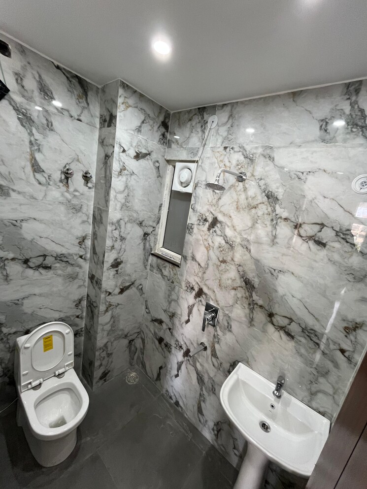 Bathroom, pathribagh 3 Bedroom 2020 Sq.Ft. Builder Floor In Pathribagh Dehradun 8775798