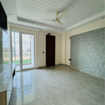 Bedroom in 3 BHK Builder Floor at Versalia WoodWinds, Sector 67a – for Sale
