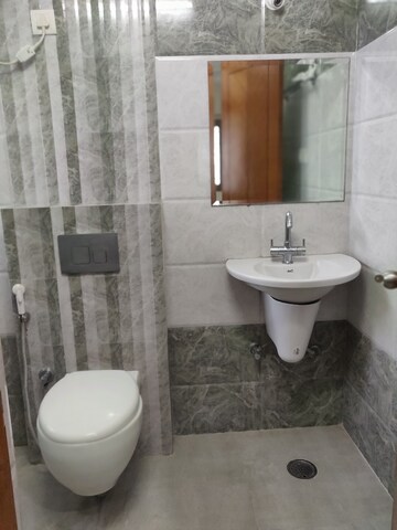 Attached Bathroom in 3 BHK Apartment at SV Mansion Banjara Hills, Banjara Hills – for Rent