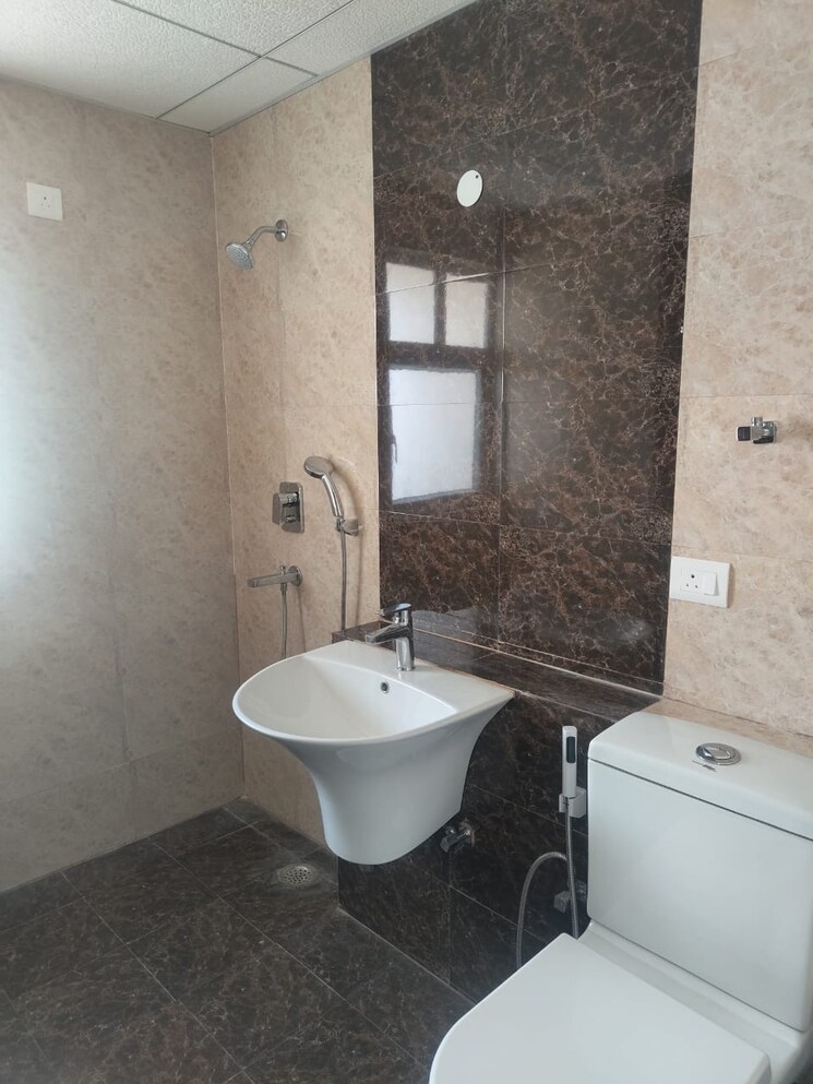 Bathroom, shree-vardhman-victoria 2 Bedroom 1350 Sq.Ft. Apartment In Sector 70 Gurgaon 8775854
