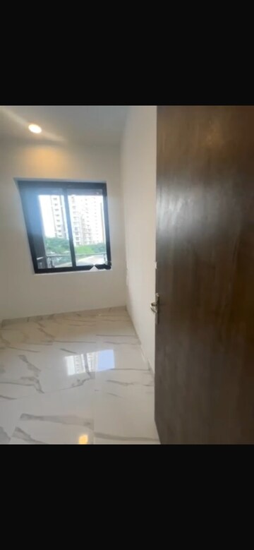 Room in 2 BHK Apartment at Risland The Icon, Dhokali – for Rent