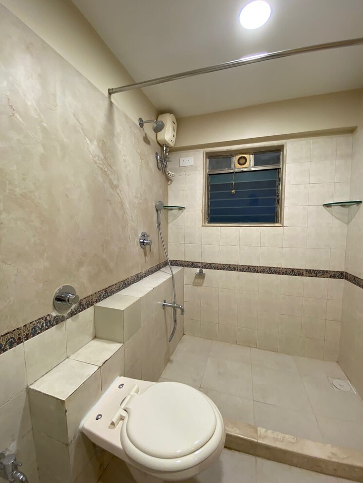 Attached Bathroom, khar west 3 Bedroom 850 Sq.Ft. Apartment In Khar West Mumbai 8775906