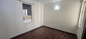 Room in 2 BHK Apartment at Jaypee Greens Kosmos, Sector 134 – for Rent