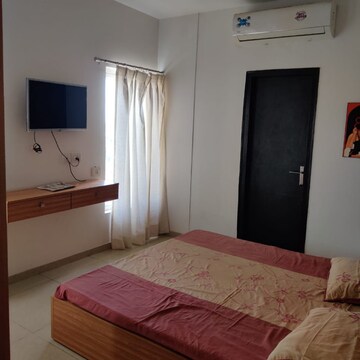Room in 1 BHK Apartment at Ajnara Elements, Sector 137 – for Rent