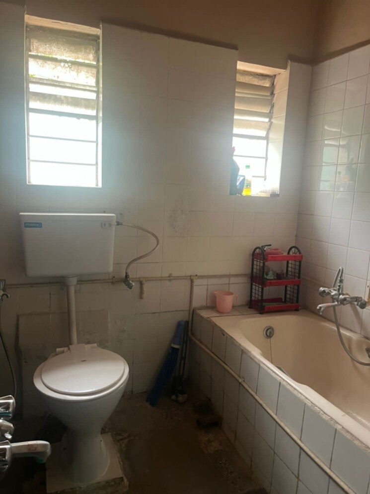 Attached Bathroom, bhandarkar road 1 RK 300 Sq.Ft. Apartment In Bhandarkar Road Pune 8776027