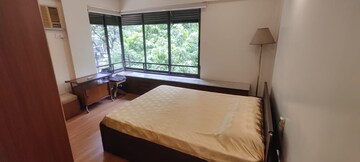 Room in 3 BHK Apartment at Khar West – for Rent