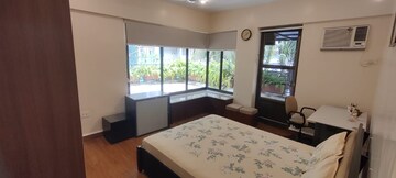 Room in 3 BHK Apartment at Khar West – for Rent