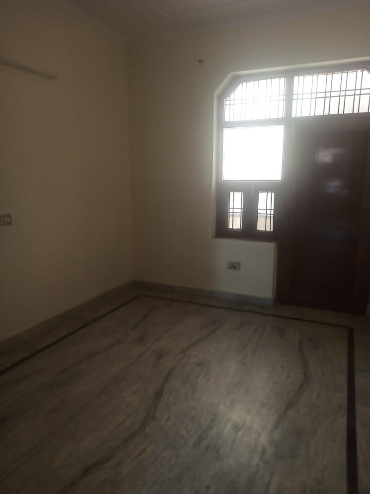 Room, sector 46 3 Bedroom 1400 Sq.Ft. Builder Floor In Sector 46 Faridabad 8776034