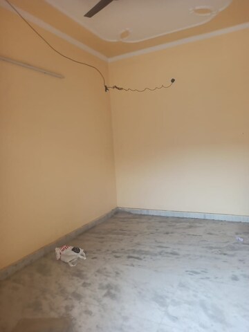 Room in 3 BHK Builder Floor at Sector 46 – for Rent