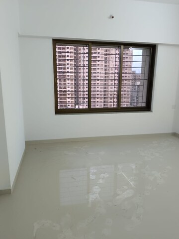 Room in 3 BHK Apartment at Greens Laurel, Thergaon – for Rent