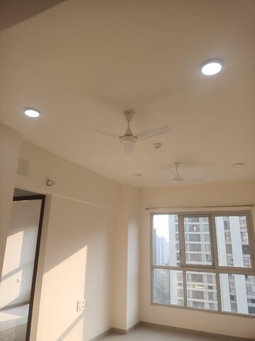 Room in 2 BHK Apartment at Piramal Vaikunth, Balkum Pada – for Rent
