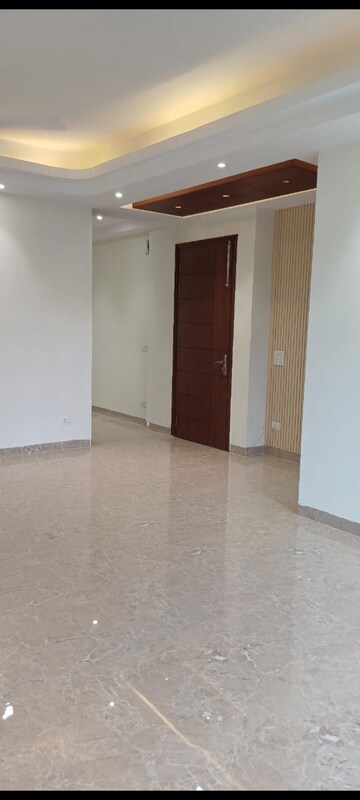 Building Lobby in 3.5 BHK Apartment at Sector 86 – for Sale
