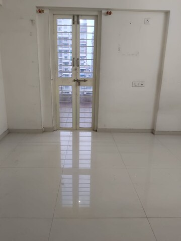 Room in 2 BHK Apartment at Rohan Silver Palm Grove, Ravet – for Rent