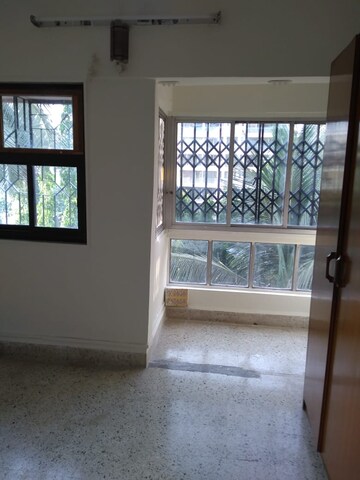 Room in 2 BHK Apartment at Pooja Apartments Khar, Khar West – for Rent